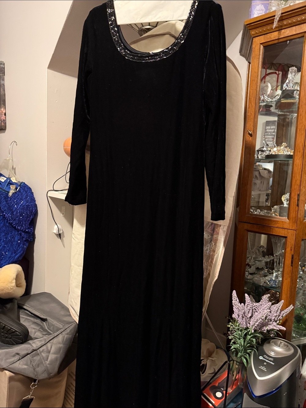 Elegant Black Velvet Maxi Dress with Beaded Scoop Neckline